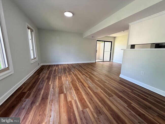 Building Photo - 47 King Henry Cir