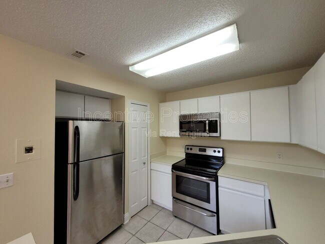 Building Photo - 575 Bloomington Ct