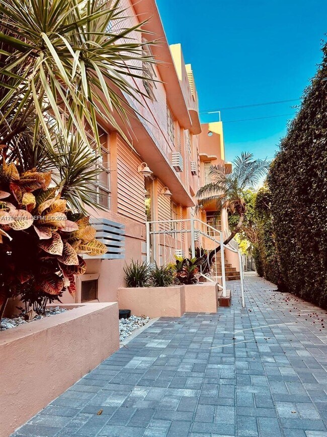 Building Photo - 1227 Euclid Ave