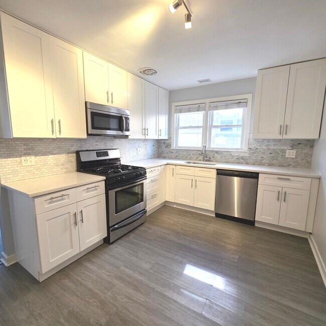 Building Photo - 8845 Bronx Ave