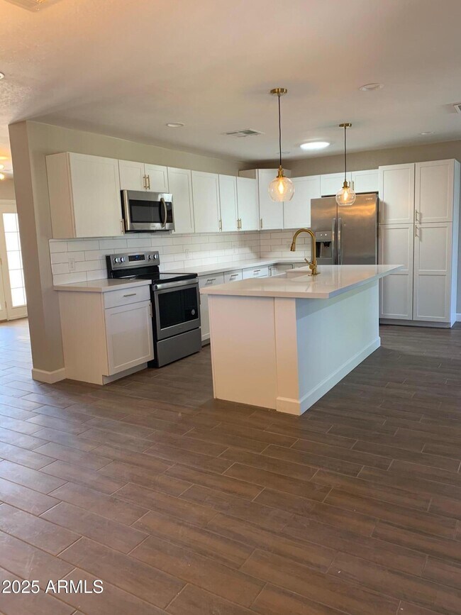 Building Photo - 6943 E Loma Land Dr