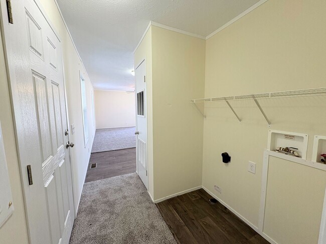 Building Photo - 10610 State Rte 762