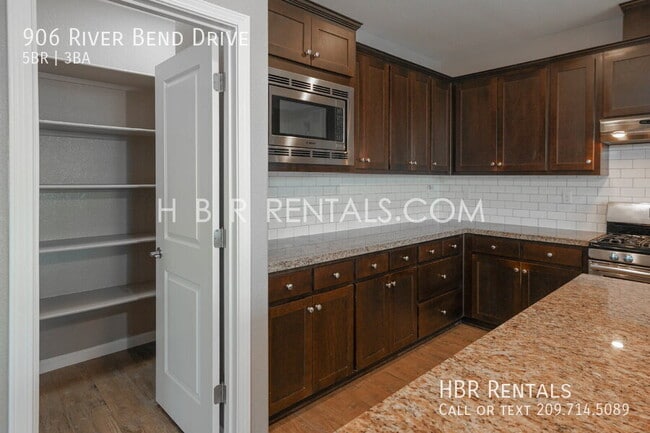Building Photo - 906 River Bend Dr