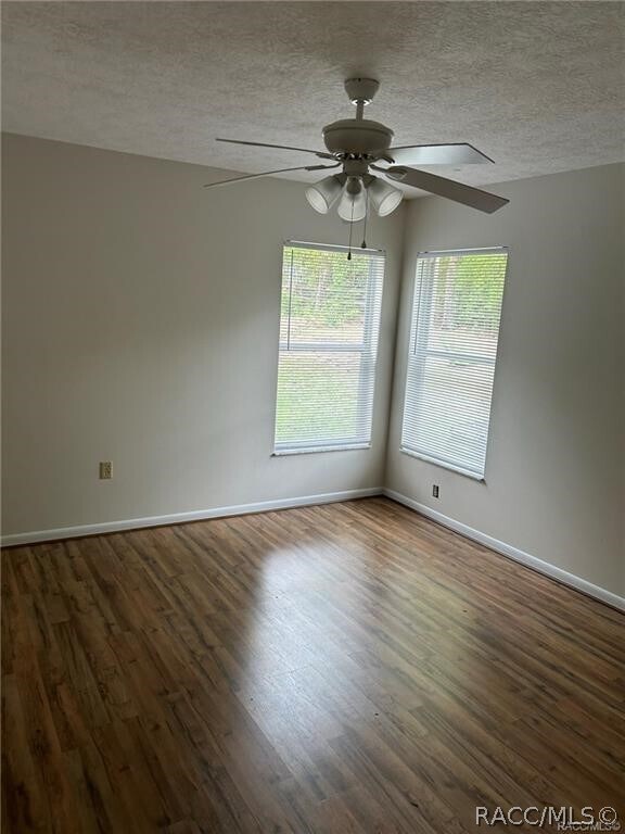 Building Photo - 2620 E Newhaven St