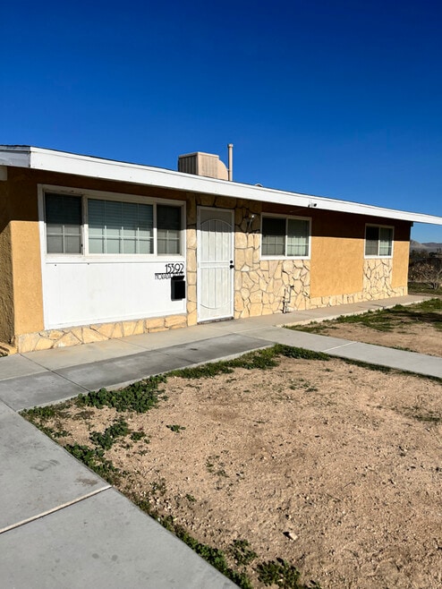 Building Photo - 15392 Morada Rd