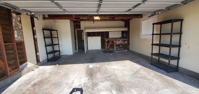 Building Photo - 4 Bedrooms, 2 Baths, Victorville Home in T...