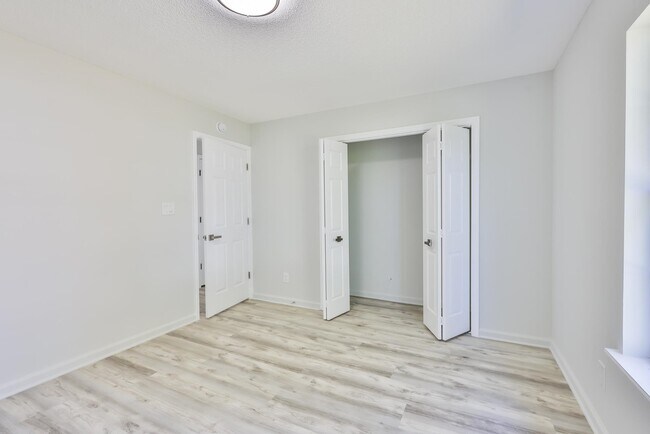 Building Photo - 2914 Temperance Dr