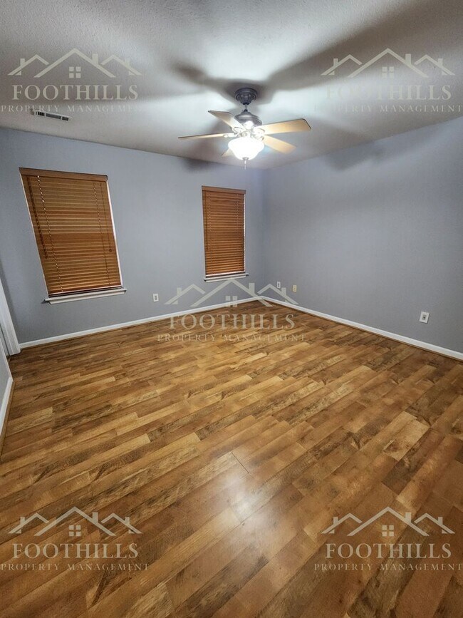 Building Photo - 438 Old Colony Rd