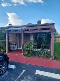 Building Photo - 2675 Parkview Dr S