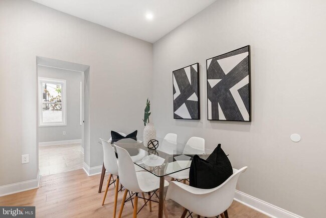 Building Photo - 2571 Coral St