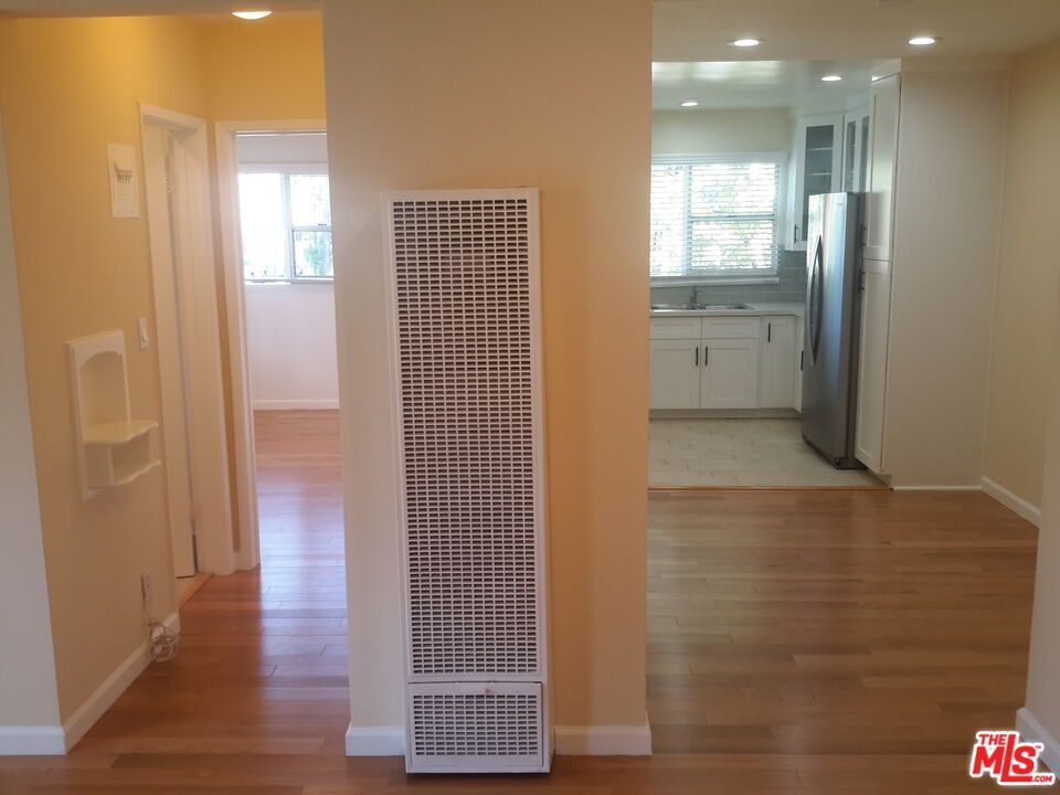 Building Photo - 5950 Carlton Way