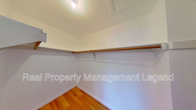 Building Photo - 1824 Addington Dr