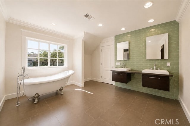 Building Photo - 5188 Vista Miguel Dr