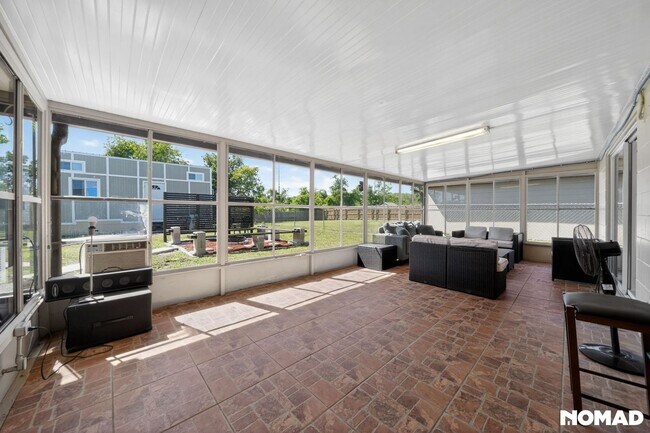 Building Photo - 3BR Modern Orlando 32824 Some Utilities Inc.
