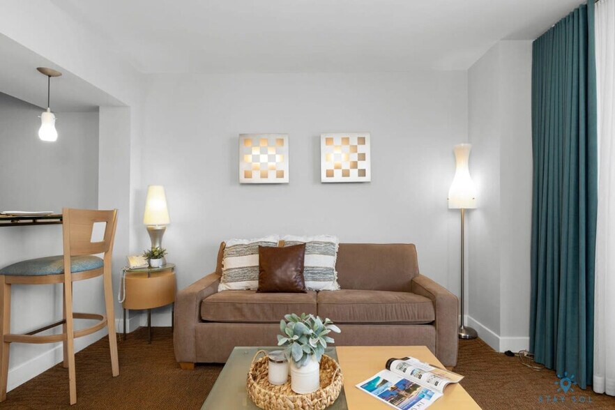 Building Photo - 18683 Collins Ave