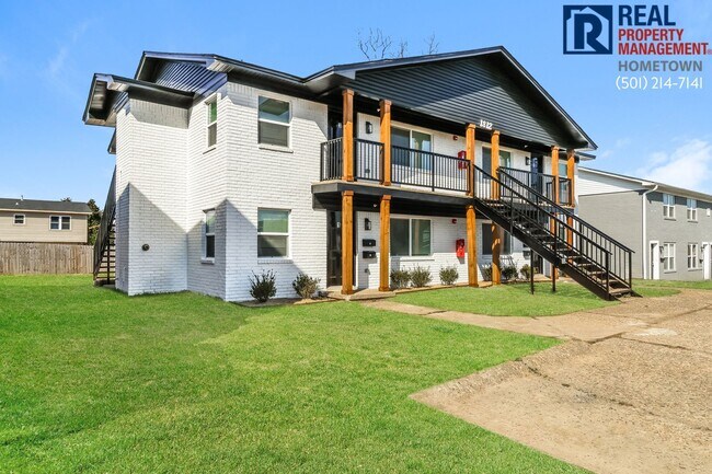 Building Photo - 1812 Sanford Dr