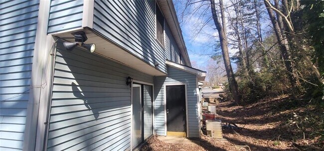 Building Photo - 1570 Oakpoint Dr SW