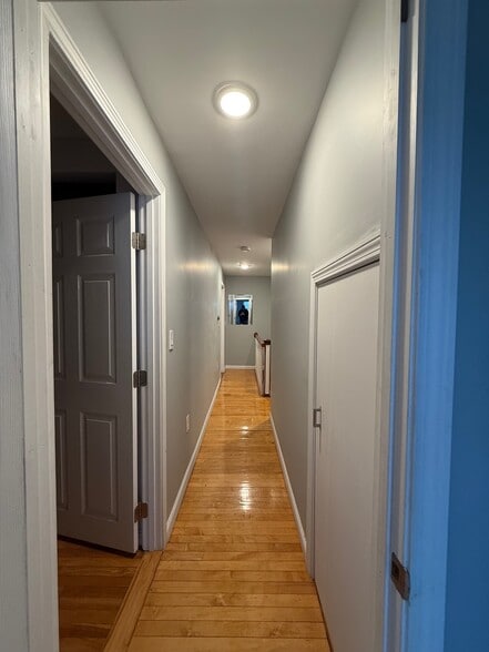 Building Photo - 264 Main St