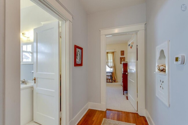 Building Photo - 3 Bed, 1.5 Bath Home with Backyard and Ple...
