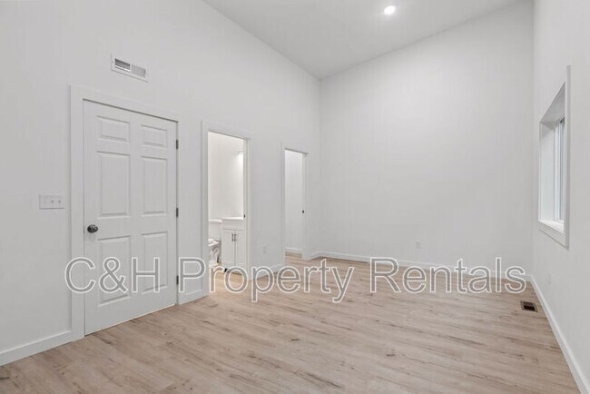 Building Photo - 218 Reda Ln