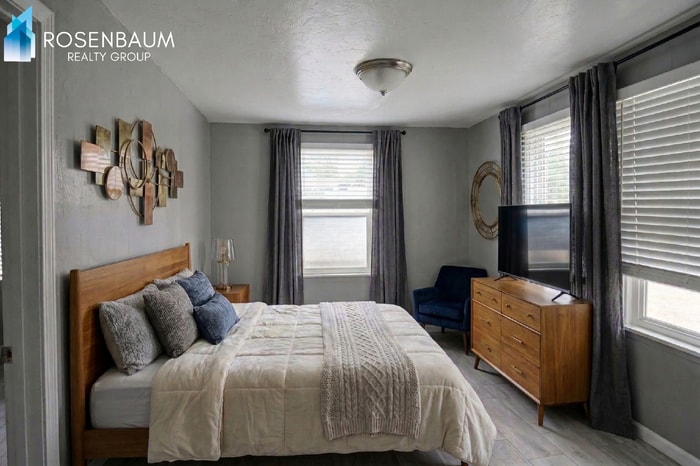 Building Photo - 2143 N Bell Ave