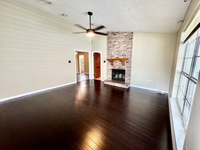Building Photo - 10734 Erin Vale Ave