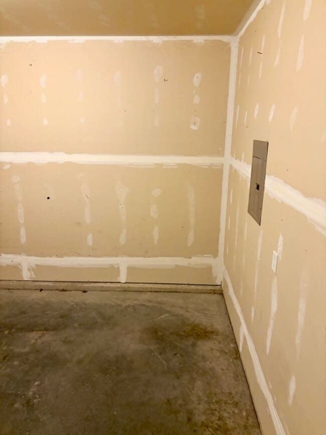 Building Photo - 3 Bed / 2.5 Bath Townhouse – Bozeman, MT  Price Reduced!