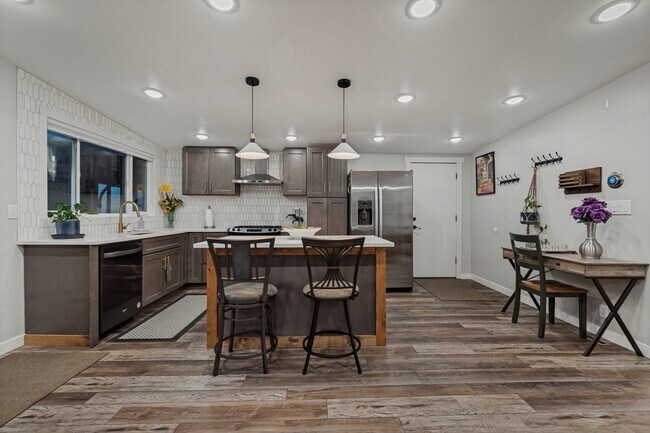 Building Photo - 2065 E Bo Mar Dr