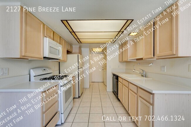 Building Photo - 2127 Pine Breeze Ln