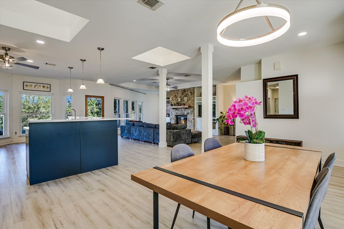 Building Photo - 945 Wesley Ridge Dr