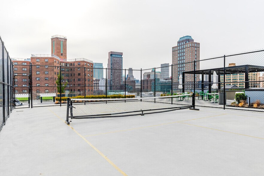 Building Photo - 218 Front St