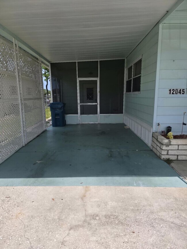 Building Photo - 2 BEDROOM 2 BATHROOM ON THE GOLF COURSE