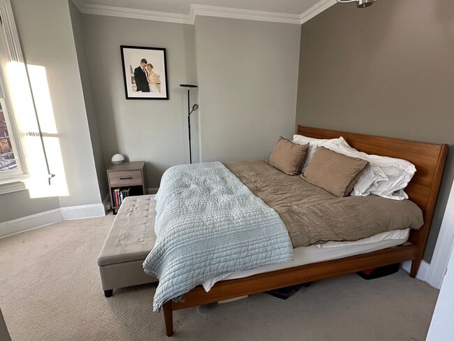 Building Photo - 2 Bedroom 1.5 Bath Condo in Shaw Neighborhood, Backyard, Recently Renovated, Fabulous Modern Feat...
