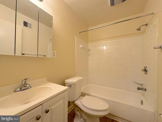 Building Photo - 4675 Logsdon Dr