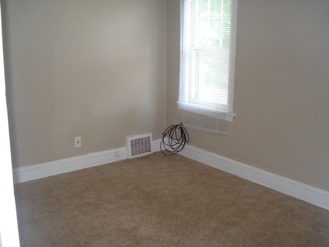 Building Photo - 400-402 Burr