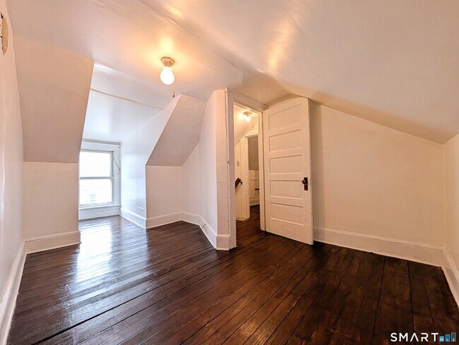 Building Photo - 226 Brightwood Ave