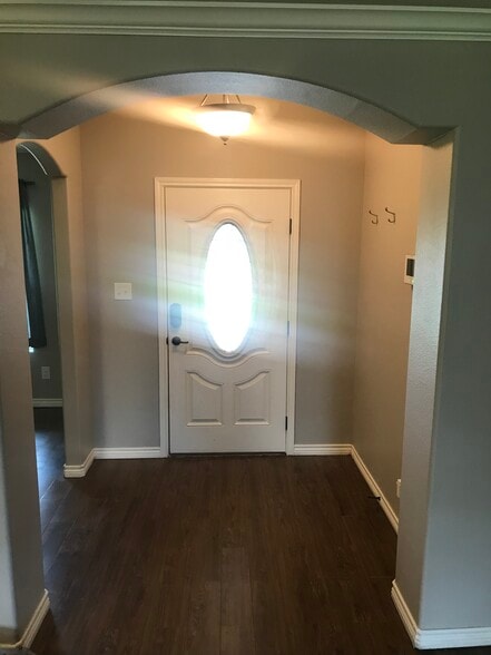 Entryway - 2909 Alice Ln