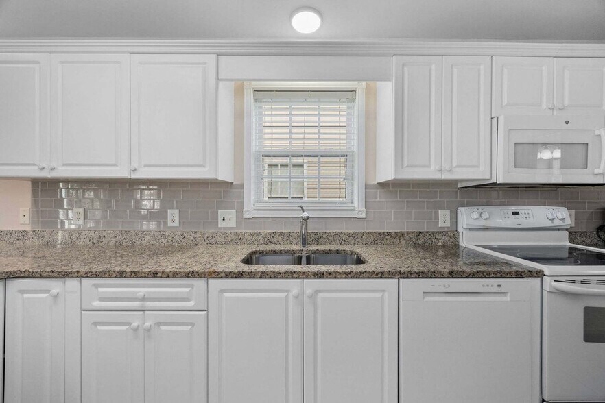 Building Photo - 113A S Yaupon Dr