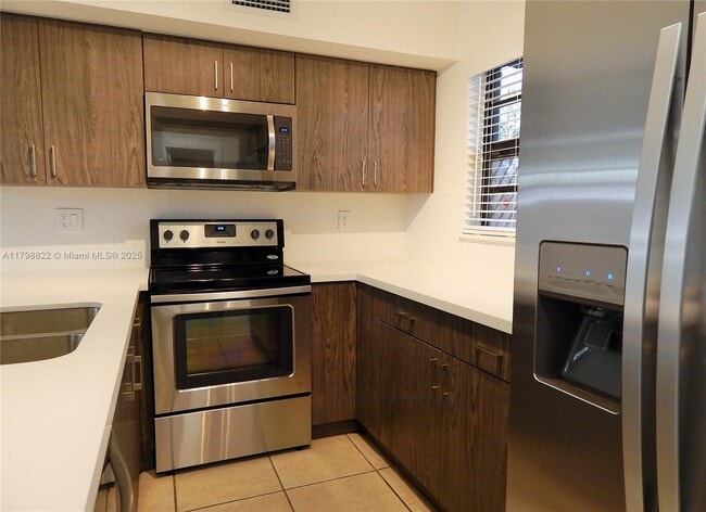 Building Photo - 3115 SW 27th Ave