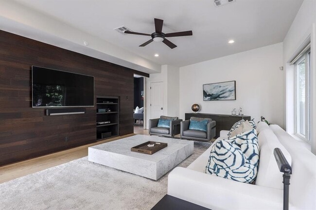 Building Photo - 1010 Hillside Ave