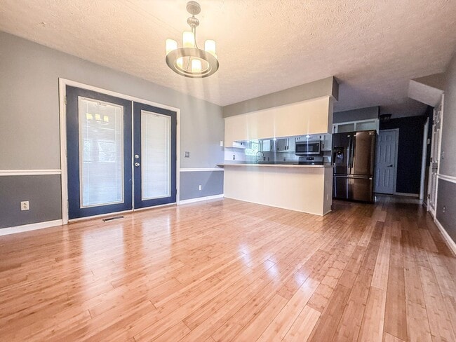 Building Photo - Sunroom, 2-Car Garage & Lawn Care Included | Pet-Friendly Cookeville Home