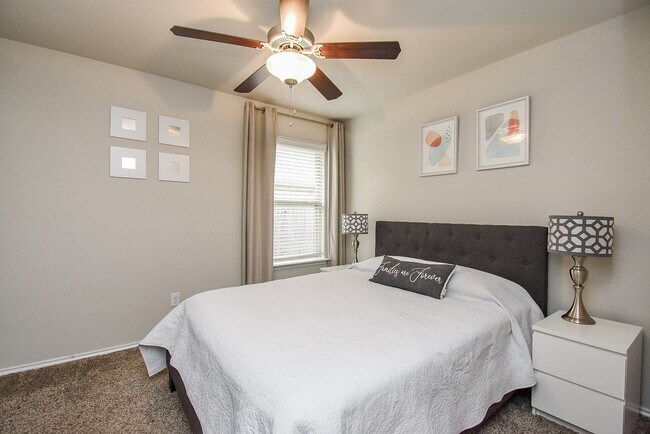 Building Photo - 23819 Naples Shore Dr