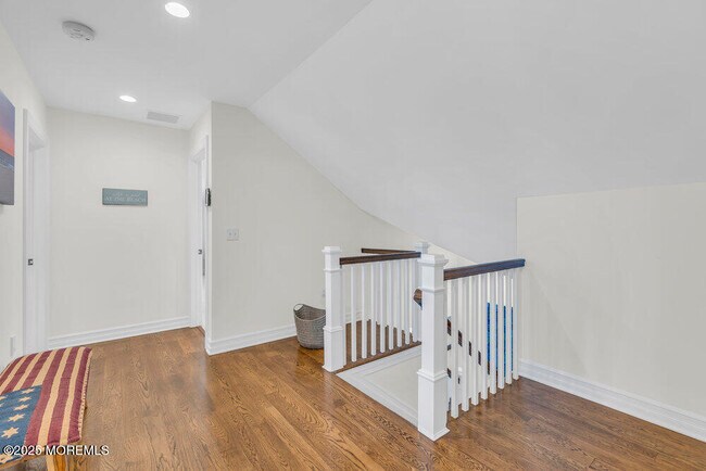Building Photo - 420 Tuttle Ave