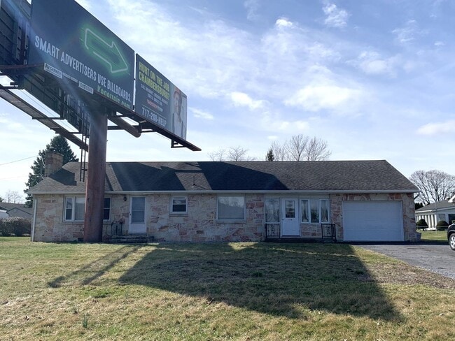 Building Photo - Move-in ready!! Bonus room that could easi...