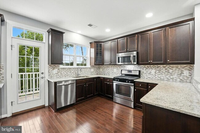 Building Photo - 7416 Riding Meadow Way