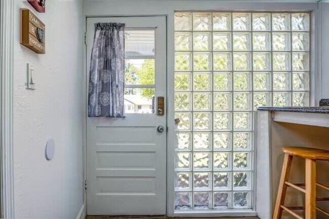 Building Photo - 2014 Newman St