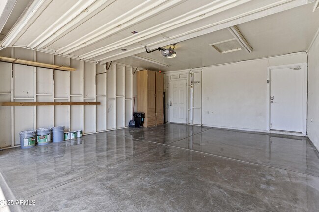 Building Photo - 2442 E Diamond Ave