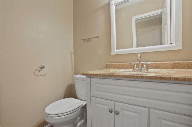 Building Photo - 461 Village Green Ct SW