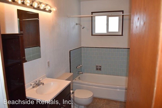 Building Photo - 2 br, 1 bath House - 11 12th St