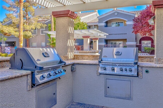 Building Photo - 5055 W Hacienda Ave